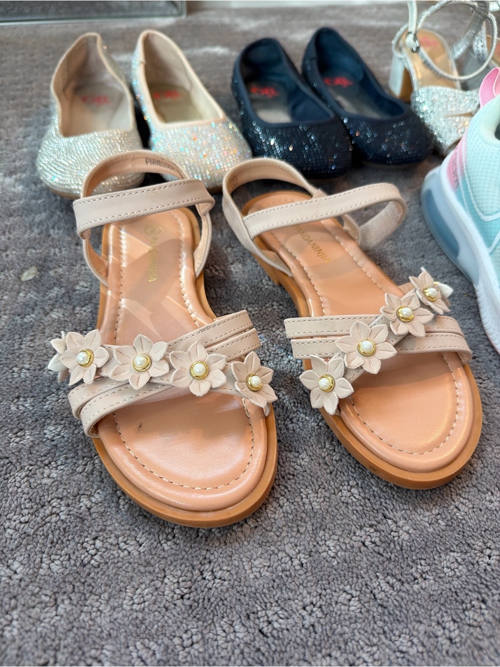 Girls shoe lot - Picture 2 of 5